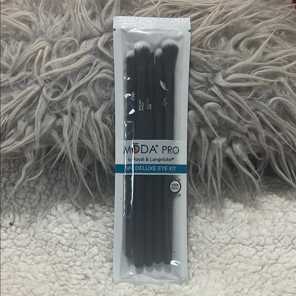 Moda Pro Eye Brush Set with Black Handles